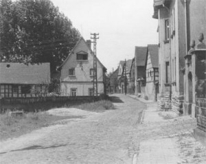 Strasse_zum_Kindergarten_Dobergast